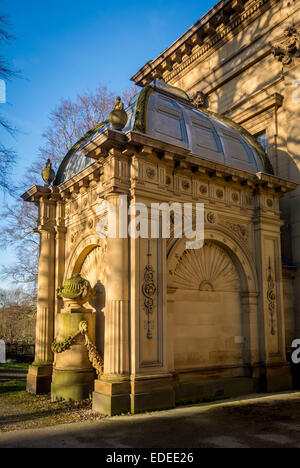 Titus Familie Mausoleum in Saltaire Vereinigte Reformierte Kirche, Saltaire, West Yorkshire, Großbritannien. Stockfoto