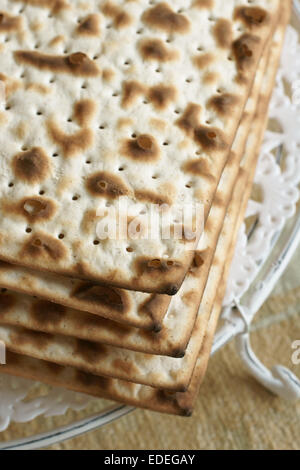 Matza Cracker traditionell gegessen während des Passahfestes Stockfoto