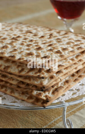 Matza Cracker traditionell gegessen während des Passahfestes Stockfoto