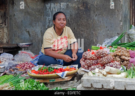Indonesisch-Straße Verkäufer verkaufen Grüns am Gemüsemarkt in Jakarta, Java, Indonesien Stockfoto