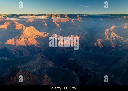 Sonnenaufgang der Südrand von Hopi Point, Grand Canyon National Park, Arizona, USA Stockfoto