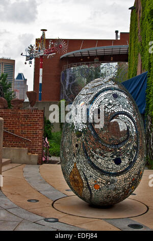 American Visionary Art Museum, Baltimore, Maryland, avam, kosmische Galaxie Ei durch Künstler Andrew Logan. Stockfoto