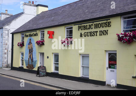 Finn MacCool Gastwirtschaft und Gästehaus in Bushmills, County Antrim, Nordirland Stockfoto