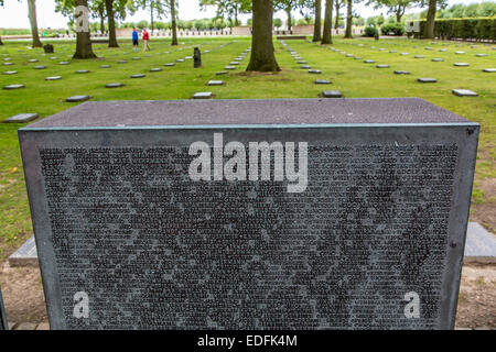 Deutscher Soldatenfriedhof Langemark, Flandern, begraben mehr als 44000 deutsche Soldaten im ersten Weltkrieg getötet, Stockfoto