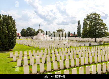 Tyne Cot Friedhof, Gräber der größte Commonwealth Friedhof der Welt, mit mehr als 12.000 Soldaten aus dem ersten Weltkrieg Stockfoto