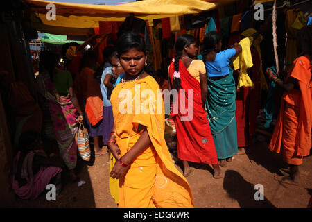 Adivasi-Frauen im Tokapal Markt, Chhattisgarh, Madyha Pradesh, India Stockfoto