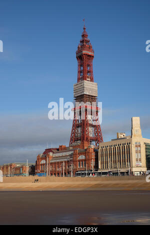 Blackpool Tower mit laufenden Wartungsarbeiten Stockfoto