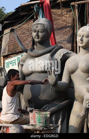 Puja Bildnisse gemalt im Kumortuli Bezirk, Kolkata, Indien Stockfoto