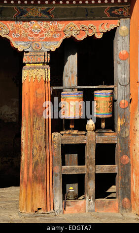 Gebetsmühlen, Jampey Lhakhang Tempel, Jakar, Bumthang, Bhutan Stockfoto