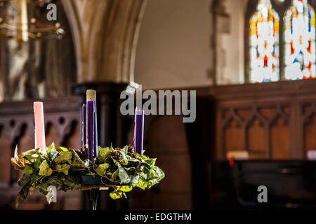 St. Edward, König & Märtyrer: Die Pfarrkirche der Corfe Castle, Dorset. Gebaut um 12. Jahrhundert. Stockfoto