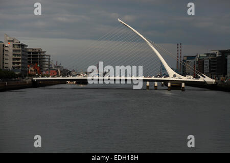 Samuel Beckett Bridge überqueren den Fluss Liffey in Dublin (Irisch: Baile Átha Cliath) Stockfoto