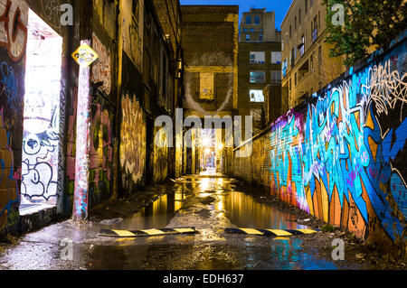 Graffiti-Gasse-Toronto bei Nacht Stockfoto