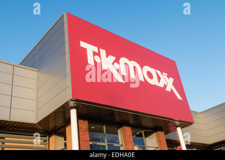 TK Maxx UK Rabatt Mode Händler Shop anmelden und Schaufenster Stockfoto