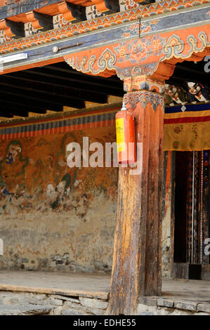 Feuerlöscher, Tamshing Goemba, Jakar, Bumthang, Bhutan Stockfoto