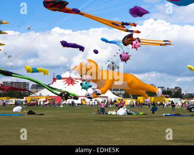 Drachen fliegen bei Portsmouth internationale Drachenfest Stockfoto