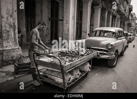 Archiv der Cuba Street.  Typische Straßenszene in Alt-Havanna. Stockfoto