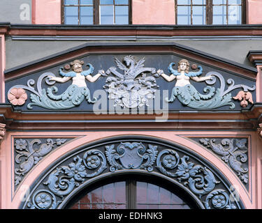 Kunstvolle Verzierungen Und Ornamente, Cranachhaus bin Marktplatz von Weimar, Thüringen, Wohnhaus der Maler Lucas Cranach der Aeltere Und Lucas Cranac Stockfoto