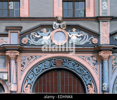 Kunstvolle Verzierungen Und Ornamente, Cranachhaus bin Marktplatz von Weimar, Thüringen, Wohnhaus der Maler Lucas Cranach der Aeltere Und Lucas Cranac Stockfoto