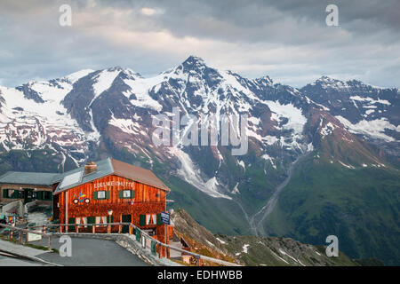 Edelweißhütte Almhütte in den frühen Morgenstunden, Bruck, Salzburger Land, Österreich Stockfoto