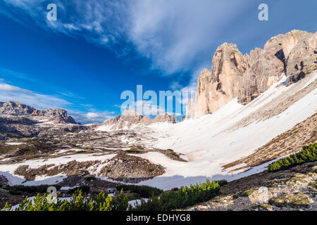 Tre Cime di Lavaredo oder Drei Zinnen Blick vom Berg pass Col de Medo, Sextener Dolomiten, Sextner Dolomiten, Südtirol, Italien Stockfoto