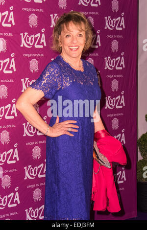 London, UK. 6. Januar 2015.  Esther Rantzen betreut die VIP-Aufführung von "Kooza" von Cirque Du Soleil in der Royal Albert Hall am 6. Januar 2015 in London, England. Bildnachweis: London Pix/Alamy Live News Stockfoto