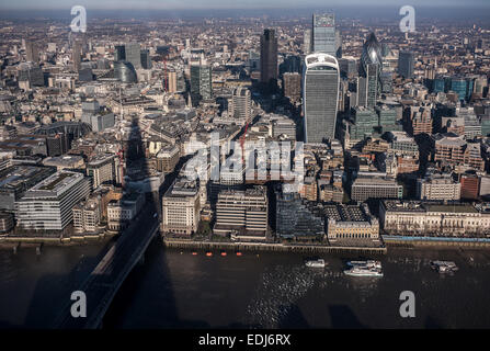 Luftbild von der City of London mit Tower 42, 20 Fenchurch Street (aka The Pint), 122 Leadenhall Street (aka The Cheesegrater Stockfoto