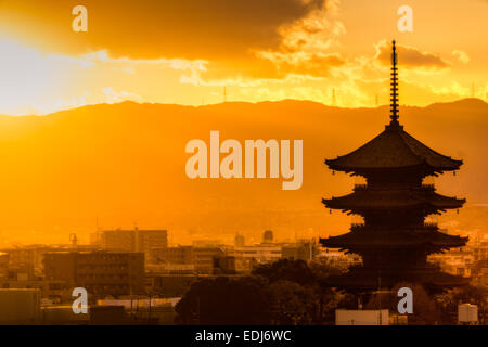 Toji Tempel bei Sonnenuntergang, Kyoto, Japan Stockfoto