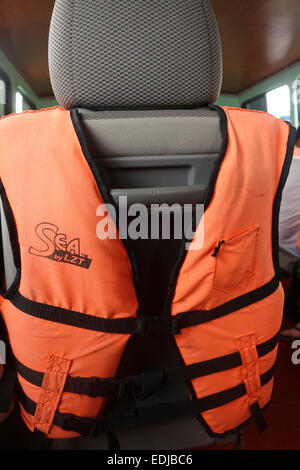 Startplatz für Fähre bringen Reisende Touristen zum Ziel schwimmen Sie Weste. Süd-Thailand. Krabi-Südost-Asien Stockfoto