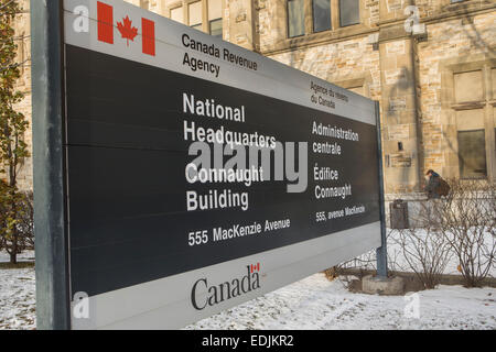 Nationales Hauptquartier der Canada Revenue Agency ist im Connaught-Gebäude in Ottawa abgebildet. Stockfoto