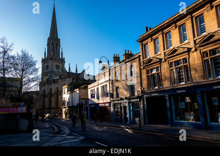 Architektur in Bath Somerset in Walcot Straße mit St. Saint Michaels ohne Kirche links Stockfoto