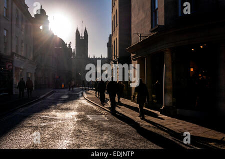 High Street Bad Somerset mit Bath Abbey im Hintergrund Stockfoto