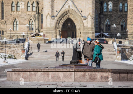 Centennial Flame ist in Ottawa abgebildet. Stockfoto