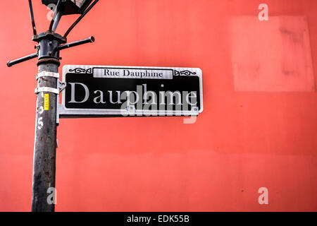 Rue Dauphine Straßenschild in New Orleans French Quarter Louisianna Stockfoto