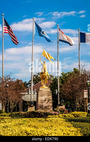 Die goldene Statue von Jeanne d ' Arc im French Market Place in New Orleans LA Stockfoto