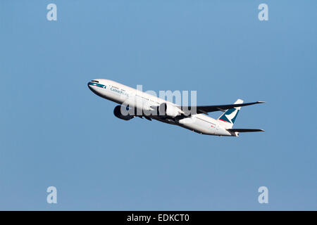 B-KQJ Cathay Pacific Boeing 777 367, England, Großbritannien Stockfoto