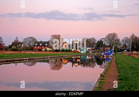 Zeigen Sie ein Winterabend auf den Norfolk Broads in Thurne Deich, Norfolk, England, Vereinigtes Königreich an. Stockfoto