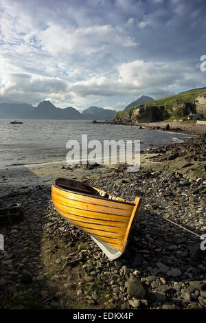 Beiboot auf Strand Elgol skye Stockfoto