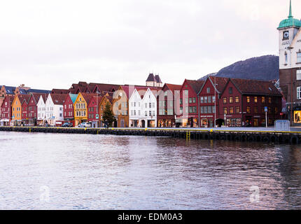 Die berühmten Gegend von Bryggen in Bergen mit historischen Hansestadt Gewerbebauten Norwegen Stockfoto