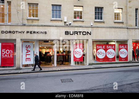 50 % Verkauf Zeichen in Dorothy Perkins - Burtons store Fenster, Badewanne, Großbritannien Stockfoto