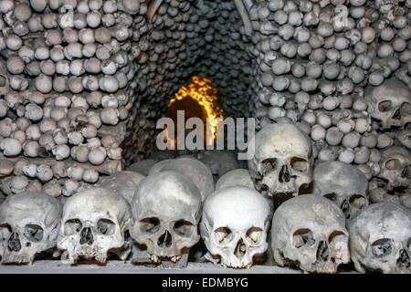 Sedlec Beinhaus, menschlichen Schädeln in allen Heiligen Kapelle, Tschechische Republik Stockfoto