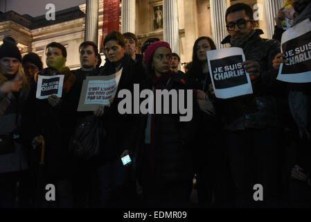 London, UK. 7. Januar 2015. Tausende von französischen Geather auf dem Trafalgar Square halten eine Mahnwache des Shootings bei Charlie Hebdo Magazine tötete 12 Menschen in Frankreich Credit: siehe Li/Alamy Live News Stockfoto