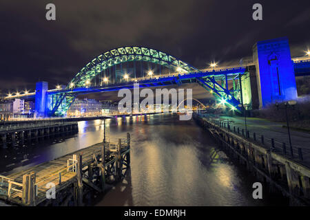 Die Tyne Bridge in Newcastle Upon Tyne und Gateshead, fotografiert von der Drehbrücke. Stockfoto