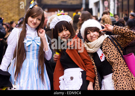 LONDON - 12. Februar: Nicht identifizierten Konkurrenten beim Great Spitalfields Pancake Race am 12. Februar 2013 in London, U Stockfoto