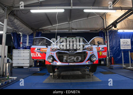 Thierry Neuvilles World Rally Championship Hyundai i20 Auto sitzt in der Garage vor dem Start der Rallye Australien. Stockfoto