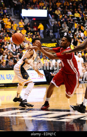 Wichita, Kansas, USA. 7. Januar 2015. Bradley Braves Wache Ka'Darryl Bell (0) geht der Ball bei den NCAA Basketball-Spiel zwischen den Bradley Braves und die Wichita State Shockers in Charles Koch Arena in Wichita, Kansas. Kendall Shaw/CSM/Alamy Live-Nachrichten Stockfoto