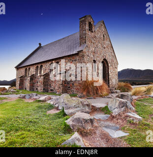 Kirche des guten Hirten bei Sonnenaufgang, Lake Tekapo, Neuseeland Stockfoto