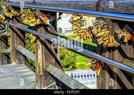 Vorhängeschlösser auf der Ponte Accademia-Brücke in Venedig Stockfoto