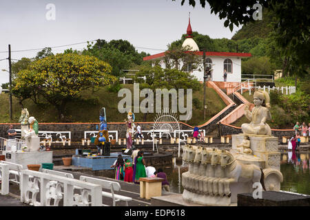 Mauritius, Grand Bassin, Ganga Talao Heiliger Seetempel, Hindustatuen am Ufer Stockfoto