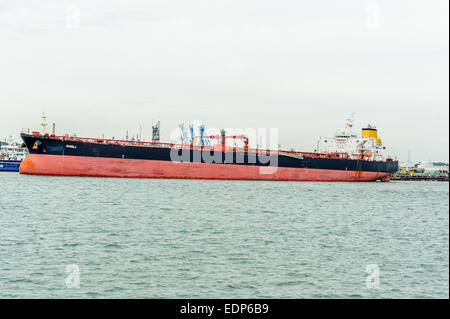 GHLBI, Öl-Tanker in Fawley Ölraffinerie Stockfoto