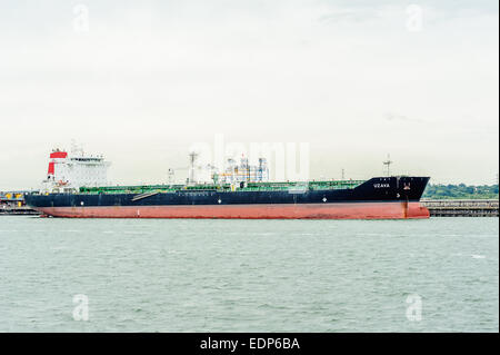 GHLBI, Öl-Tanker in Fawley Ölraffinerie Stockfoto